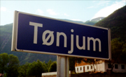 Tonjum: road sign in Norway